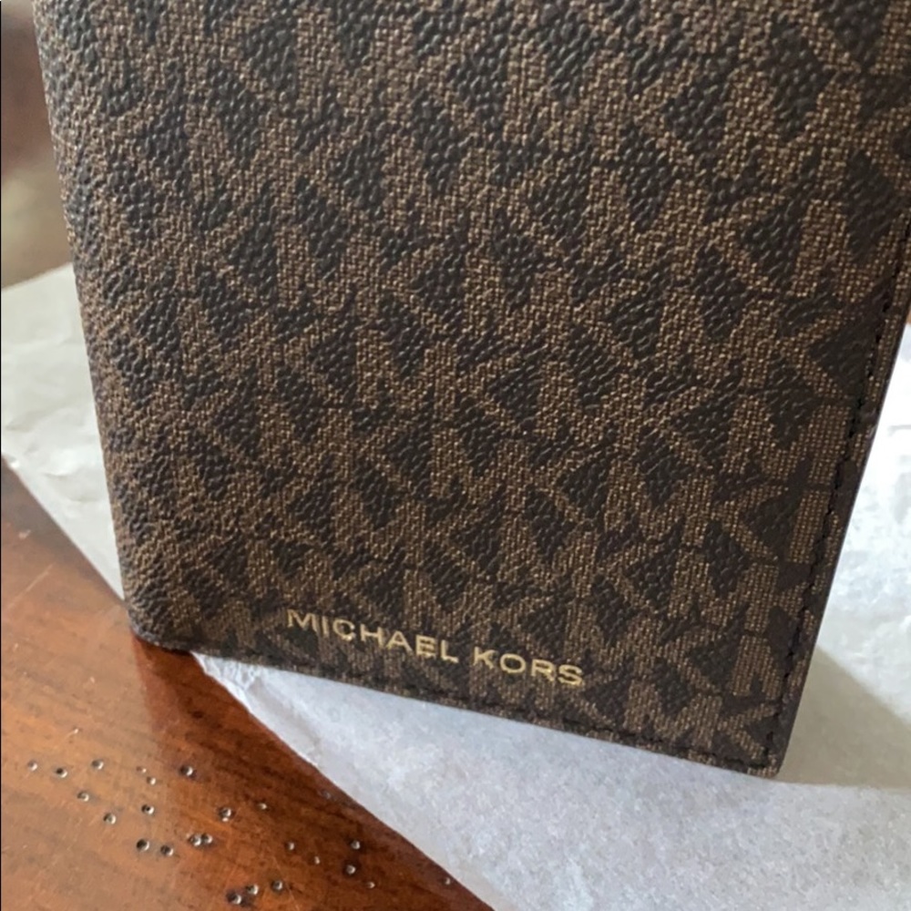 MK Travel Wallet